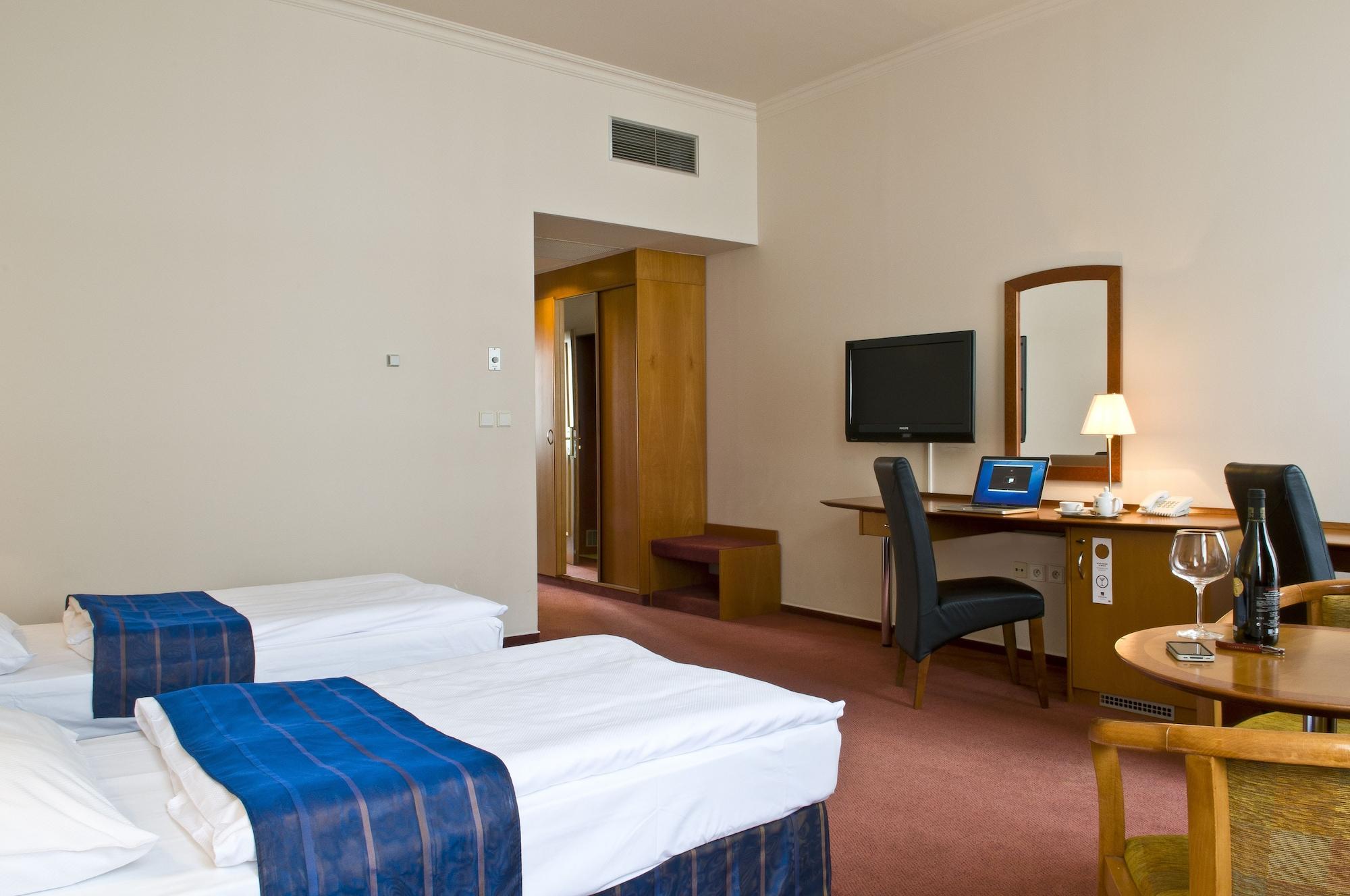 Imperial Hotel Ostrava Bagian luar foto